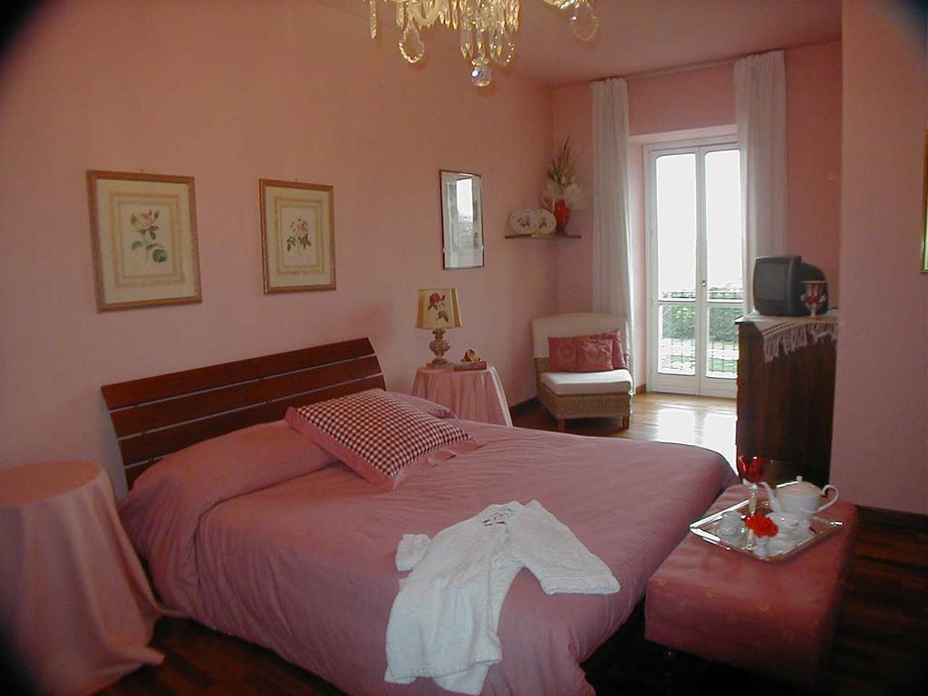 فوسّانو Torre Dei Frati Bed & Breakfast الغرفة الصورة