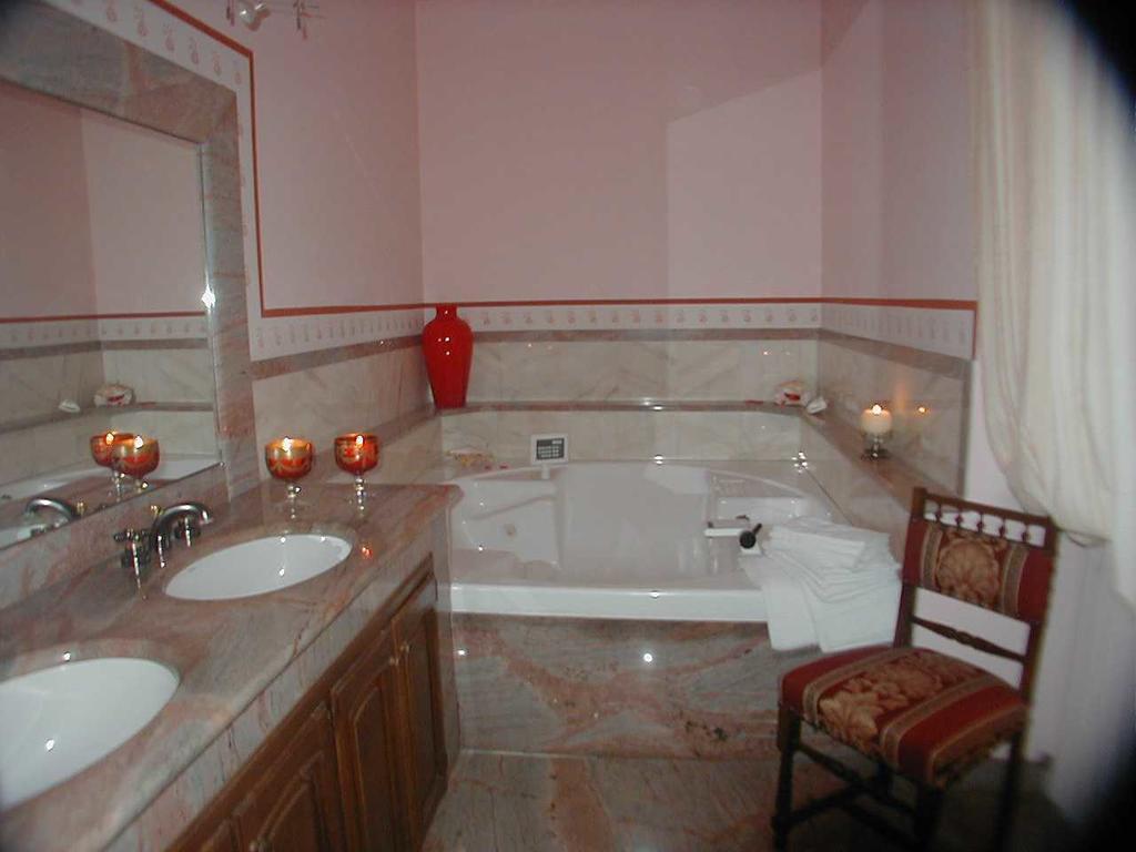 فوسّانو Torre Dei Frati Bed & Breakfast الغرفة الصورة