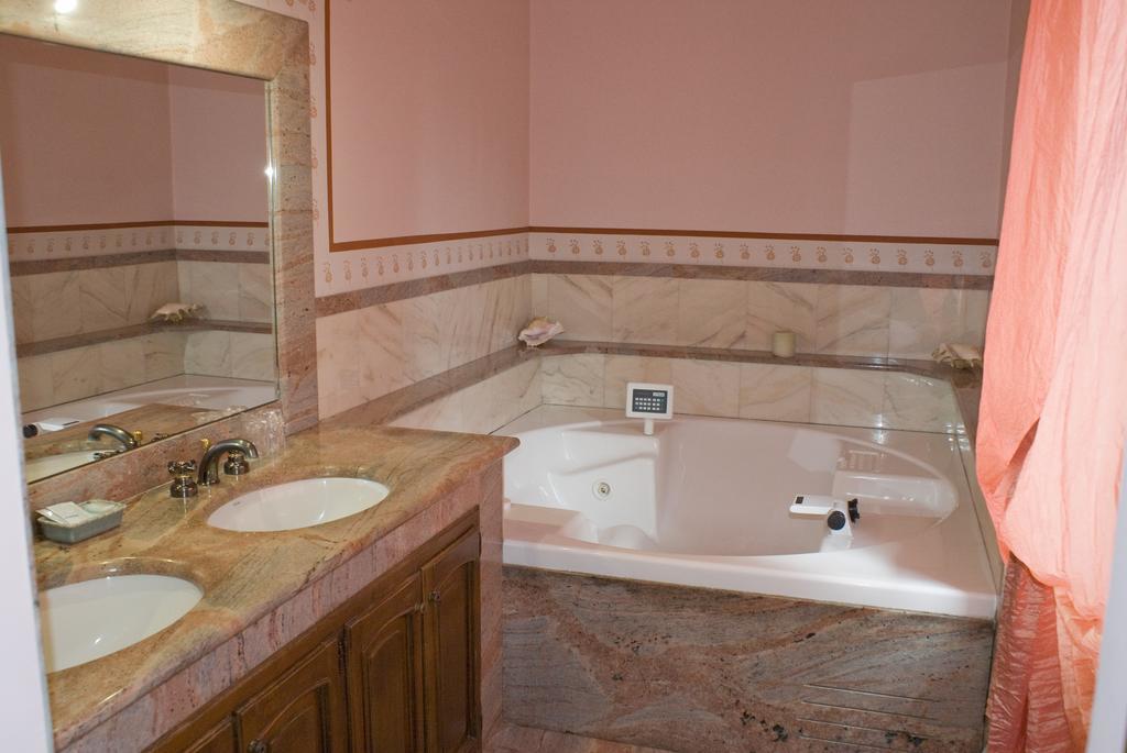 فوسّانو Torre Dei Frati Bed & Breakfast الغرفة الصورة